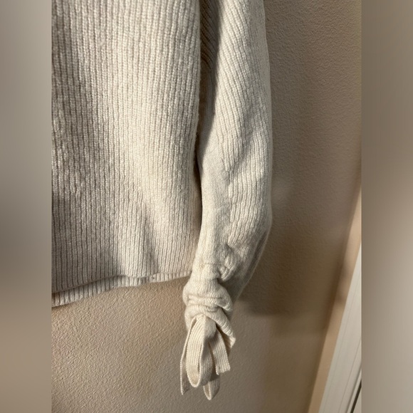 Women’s Cashmere Wool Blend Sweater Ivory White & Brown Color Available - Picture 4 of 11